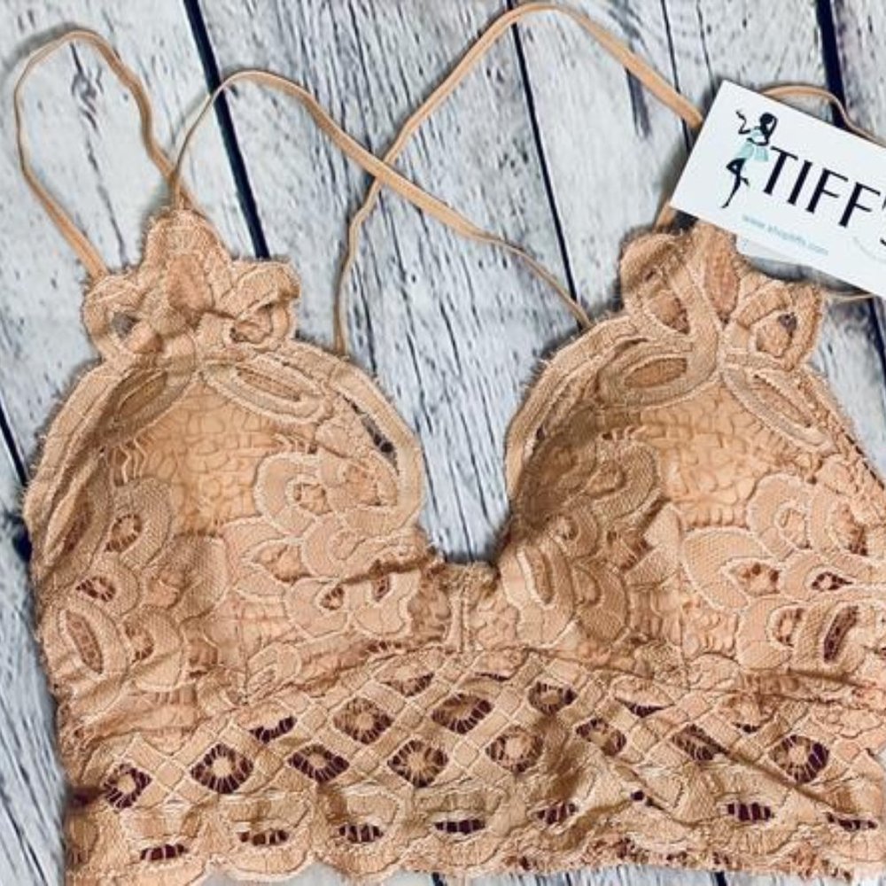 THE ESSENTIAL LACE BRALETTE